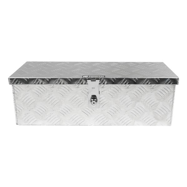 Proregal Aluminium Werkzeugkiste aus Riffelblech mit abschließbarem Verschluss und Proregal Logo.