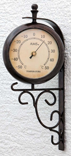 Mehrere Kunststoff-Heringe für den Garten