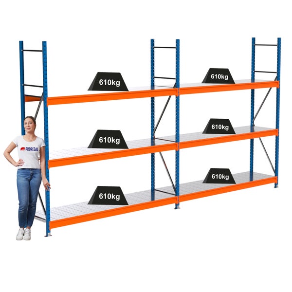 Lagerregal mit drei Ebenen und einer Traglast von 610 Kilogramm je Ebene.