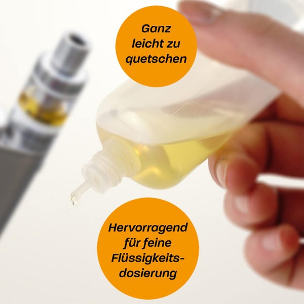 Hand drückt eine weiche Kunststoffflasche mit feiner Spitze zur präzisen Dosierung von Flüssigkeit.