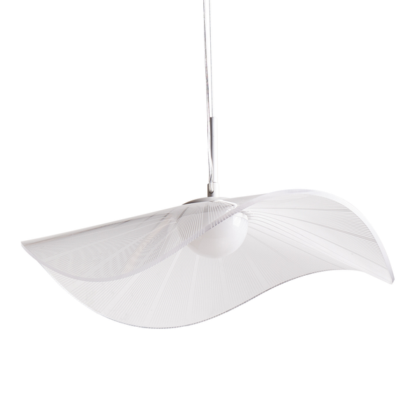 Hängelampe mit geschwungenem Lampenschirm