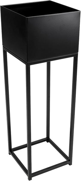 Schwarzer Blumenständer aus Metall mit quadratischem Pflanzgefäß auf einem hohen Gestell.