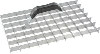 Gitterrabot aus Metall mit Kunststoffgriff zur Bearbeitung von Putzoberflächen.
