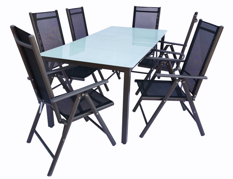 Gartentisch mit sechs Klappstühlen für den Außenbereich