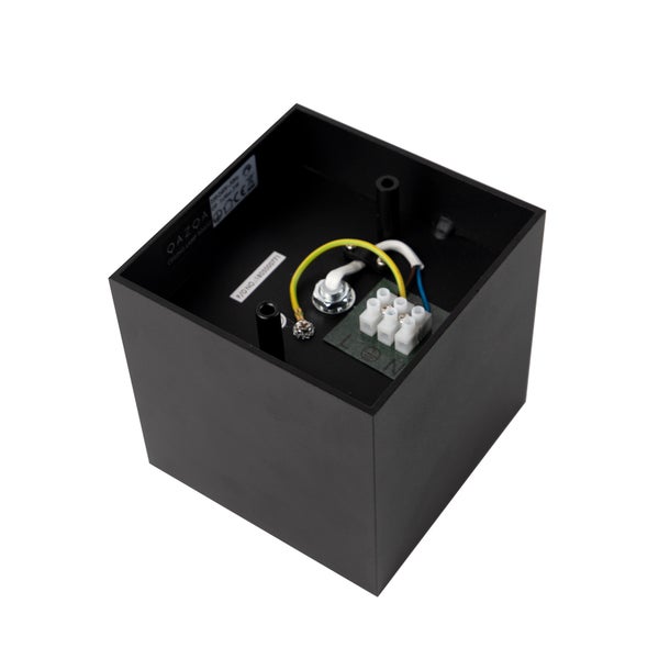 Quadratische Wandleuchte mit interner Verkabelung