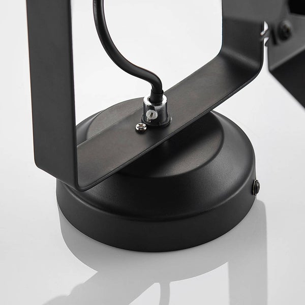 Detailaufnahme einer schwarzen Deckenleuchte