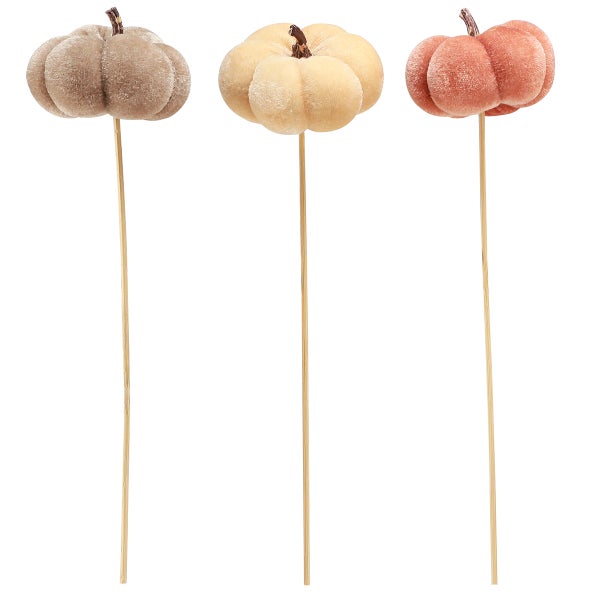 Dekorative Kürbisse auf Holzstäben für Herbstdekorationen