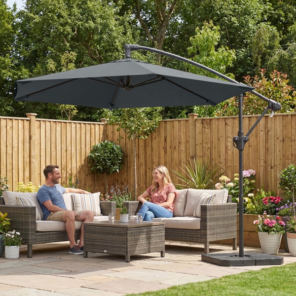 Outsunny Ampelschirm ca. Ø300 cm Sonnenschirm mit Verriegelungsmechanismus Kurbel Ständer Gewichten, UV-Schutz Wasserabweisend Gartenschirm Marktschirm Kurbelschirm Dunkelgrau
