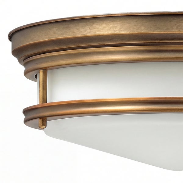 Deckenleuchte aus Metall mit Milchglasschirm