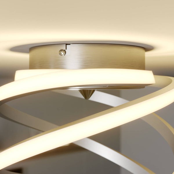 Nahaufnahme einer modernen LED Deckenleuchte mit einem Sockel aus gebürstetem Metall und leuchtenden spiralförmigen Lichtbändern.