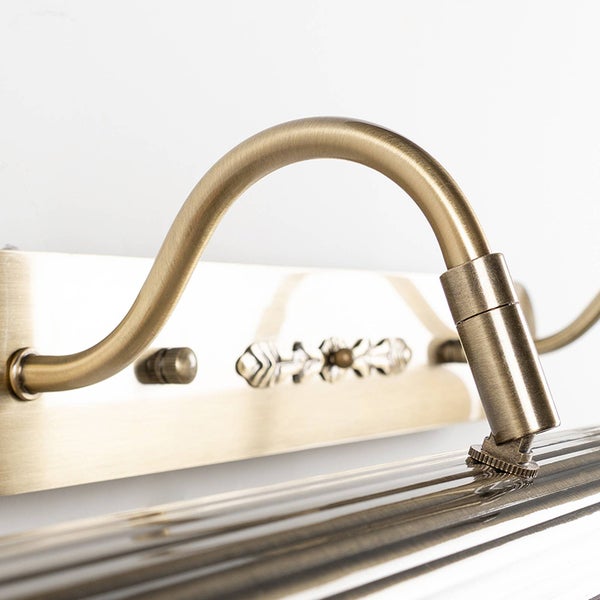 Wandleuchte in Messingoptik mit Lampenschirm