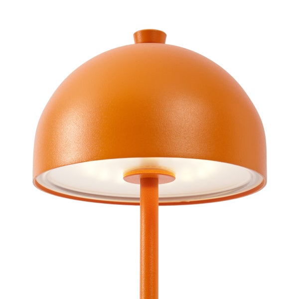 Orangefarbene Tischleuchte in Pilzform aus Metall.