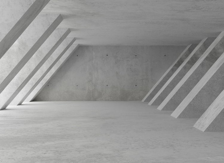 Moderner, leerer Raum aus Sichtbeton mit schrägen Stützpfeilern und einer minimalistischen, industriellen Optik.