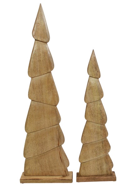Zwei Holzweihnachtsbäume als Dekoration