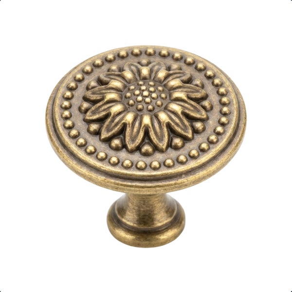 Runder Möbelknopf aus Metall in Antik-Optik mit floralem Reliefmuster und Perlenrand.