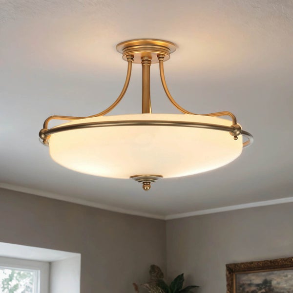 Deckenleuchte aus Metall und Glas im Innenraum