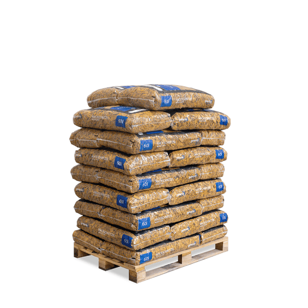 Palette mit 60 Liter Säcken Gartenkrone Hackschnitzel zur Bodenabdeckung im Garten.