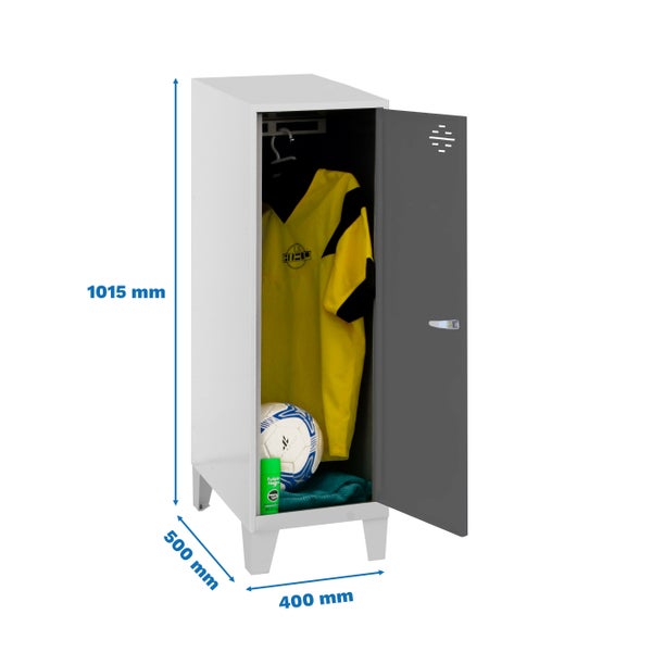 Stahlschrank mit Sportausrüstung und den Maßen 1015 x 500 x 400 Millimeter