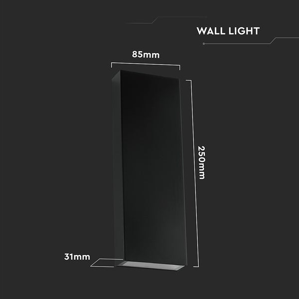 Abmessungen einer Wandleuchte: 85 mm breit, 250 mm hoch, 31 mm tief