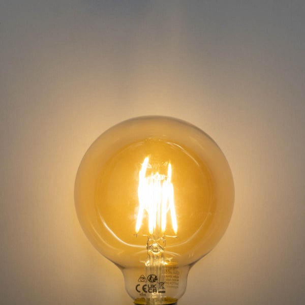 LED-Filament-Leuchtmittel in Globe-Form mit warmweißem Licht