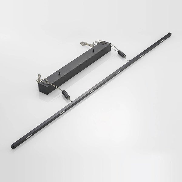 Moderne minimalistische LED-Pendelleuchte schwarz mit langem schmalem Balken und rechteckigem Deckenkasten.