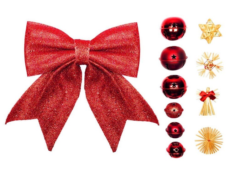 Weihnachtsschmuck Set bestehend aus einer glitzernden Schleife, sechs Metallglocken mit Sternmotiv und vier Strohanhängern zur Dekoration.