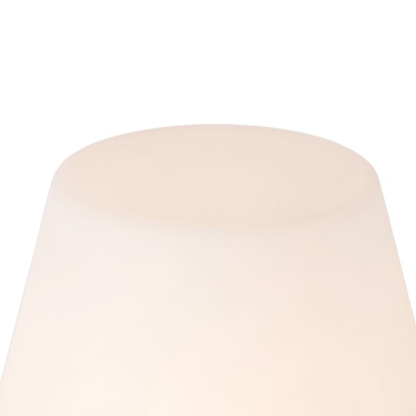 Nahaufnahme eines mattierten, lichtdurchlässigen weißen Lampenschirms.