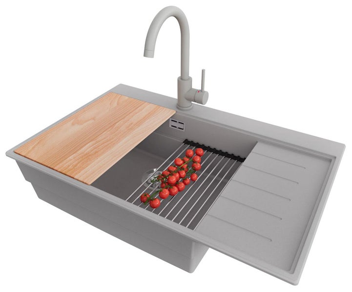 Spüle mit Armatur, Abtropffläche, Schneidebrett und Rollrost