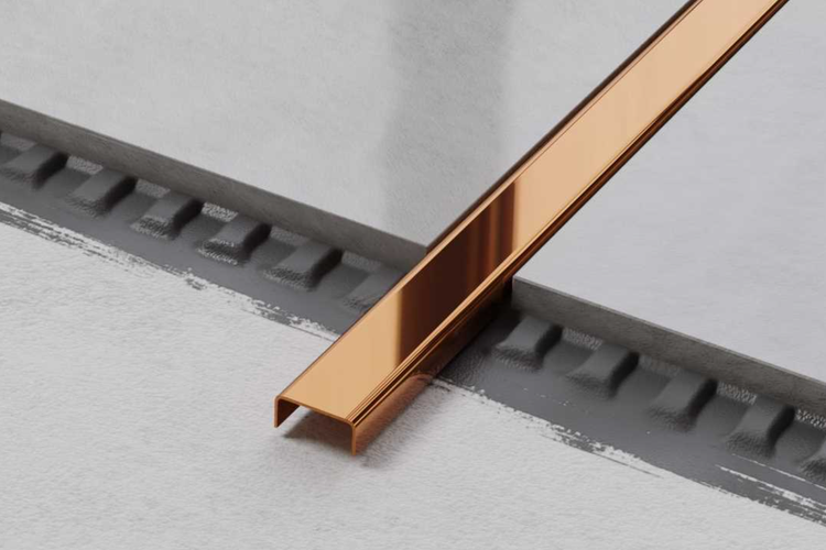 C-Profil aus geschliffenem Edelstahl 2440 mm x 40 mm x 9 mm - poliertes Kupfer