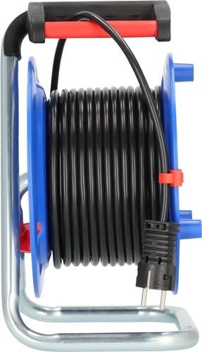 Kabeltrommel mit Stecker auf Metallrahmen