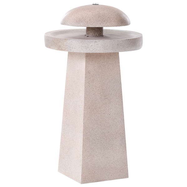 Gartenbrunnen aus Stein mit quadratischem Sockel, runder Wasserschale und pilzförmigem Aufsatz.