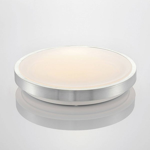Runde LED-Deckenleuchte mit Rahmen aus gebürstetem Metall und matter Abdeckung, eingeschaltet.
