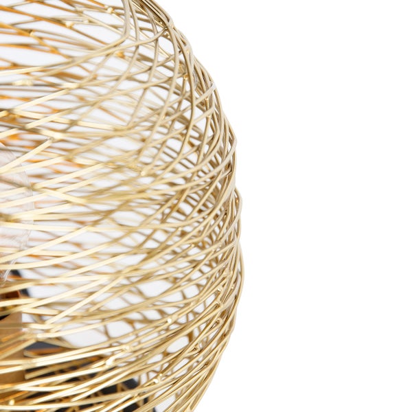 Nahaufnahme einer goldfarbenen Drahtleuchte