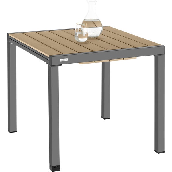 Quadratischer Gartentisch mit grauem Aluminiumrahmen und Tischplatte in Holzoptik. tectake Logo.