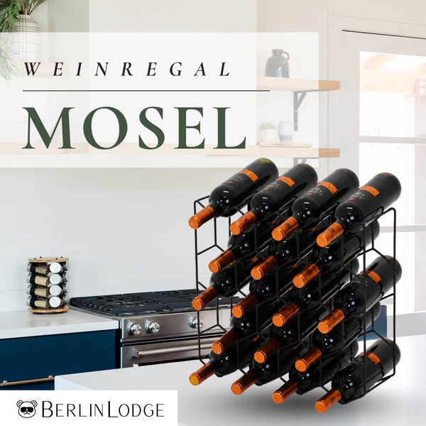 Metall-Weinregal Mosel von Berlin Lodge, gefüllt mit Weinflaschen in einer Küche.