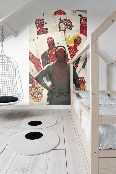 Kinderzimmer mit Hängekorbsessel, Bettgestell aus Holz und Fototapete mit Comic-Motiv