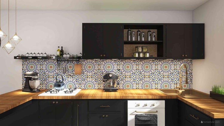 Helle Küche mit weißen Schränken, Spüle und Dekoration