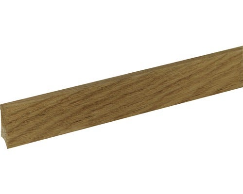 Profilleiste aus Massivholz mit Eichenoberfläche.