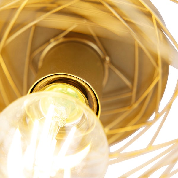 Nahaufnahme einer goldenen Lampe mit Glühbirne
