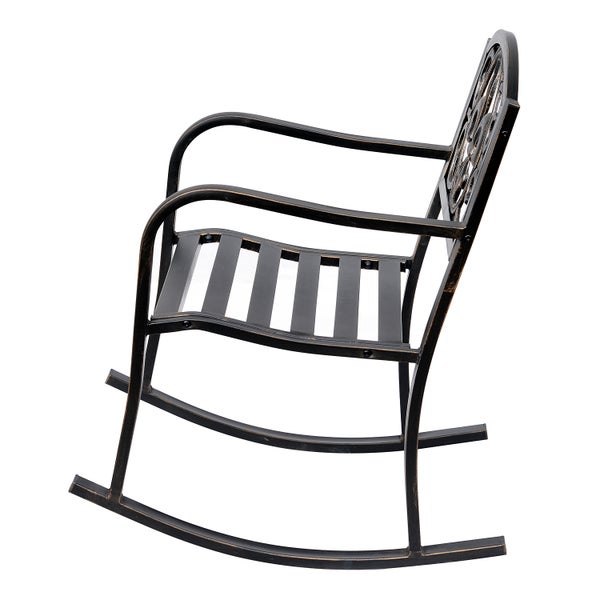 Schaukelstuhl aus Metall für Garten und Terrasse mit dekorativer Rückenlehne und Latten-Sitzfläche.