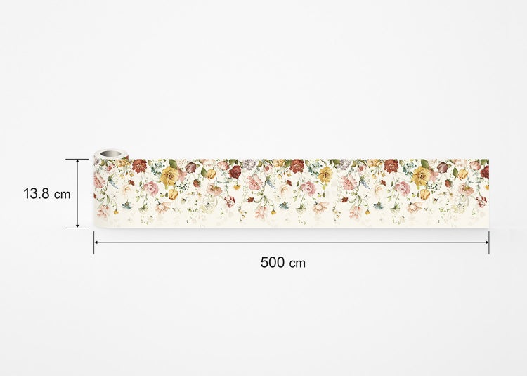 Blumentapete mit einem Muster aus verschiedenen Blumen und Blättern im Aquarellstil.