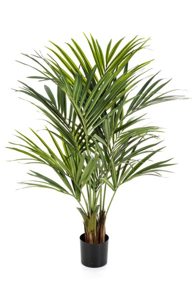Künstliche Palme mit grünen Blättern in einem schwarzen Topf.