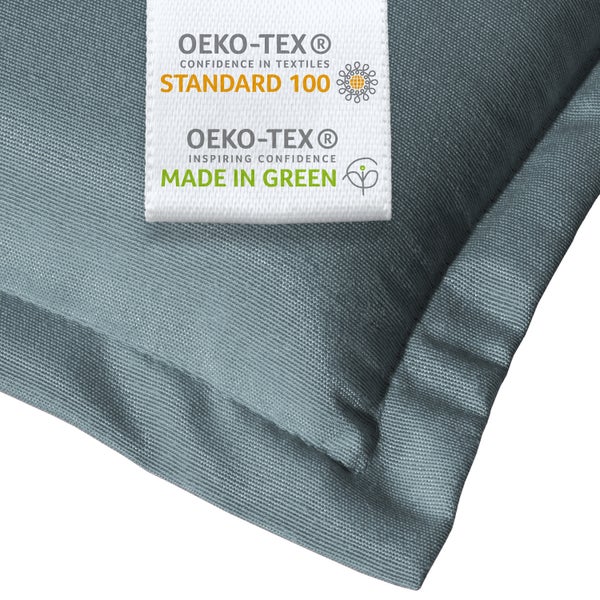 OEKO-TEX Standard 100 und Made in Green Siegel auf einem Textilprodukt.
