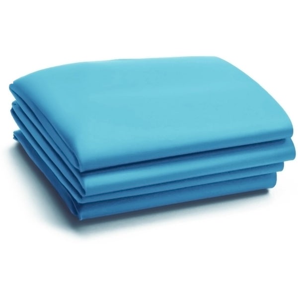 Gefaltete blaue Poolfolie aus Kunststoff für Schwimmbecken.