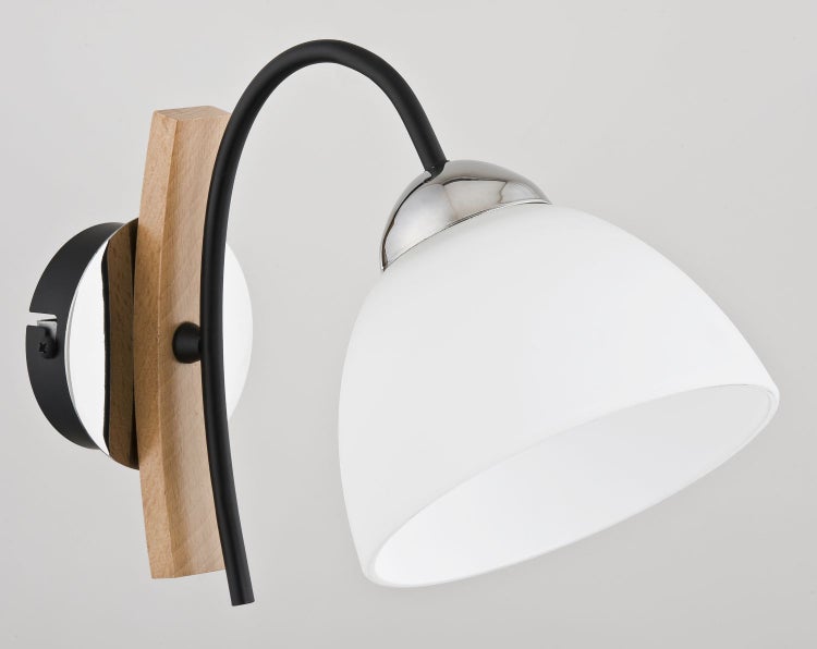 Wandleuchte aus Holz und Metall mit einem Schirm