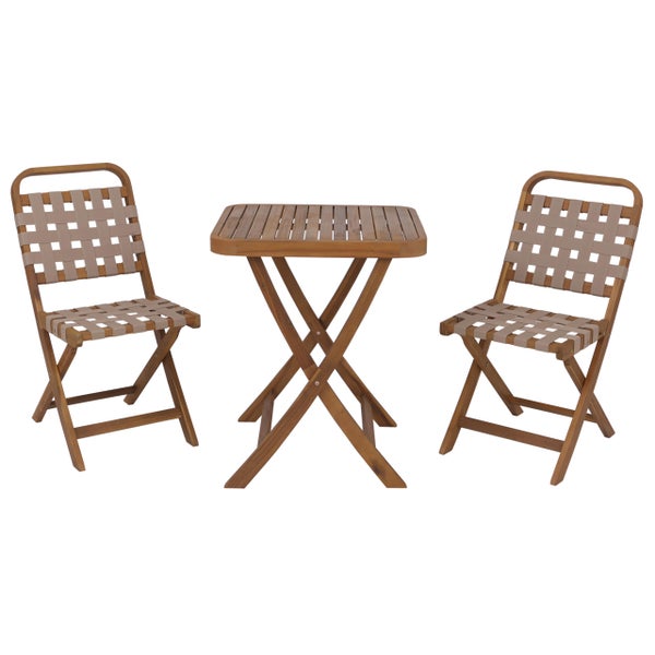 Dreiteiliges Balkonset aus Holz bestehend aus einem klappbaren quadratischen Tisch und zwei Klappstühlen mit Geflechtbespannung.