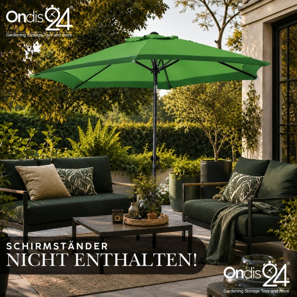 Grüner Sonnenschirm in einem hellen Außenbereich über Gartenmöbeln. Schirmständer nicht enthalten. Ondis24 Logo.