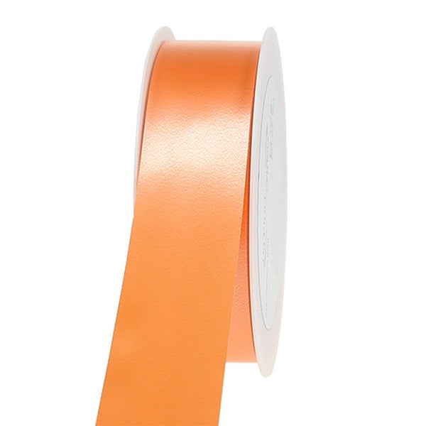 Orangefarbenes Geschenkband auf einer Rolle