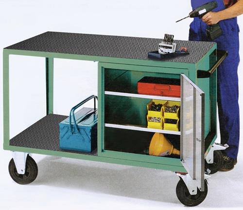 Werkstattwagen mit Ablageflächen, Rollen und Werkzeug