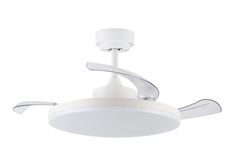 Moderner Deckenventilator mit integrierter LED Beleuchtung über einem Esstisch aus Holz in einem hellen, wohnlich gestalteten Esszimmer.